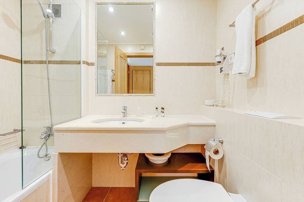 Foto 13 von 30: 2 bedroom apartment with swimming pool 2m from Sra. da Rocha beach.