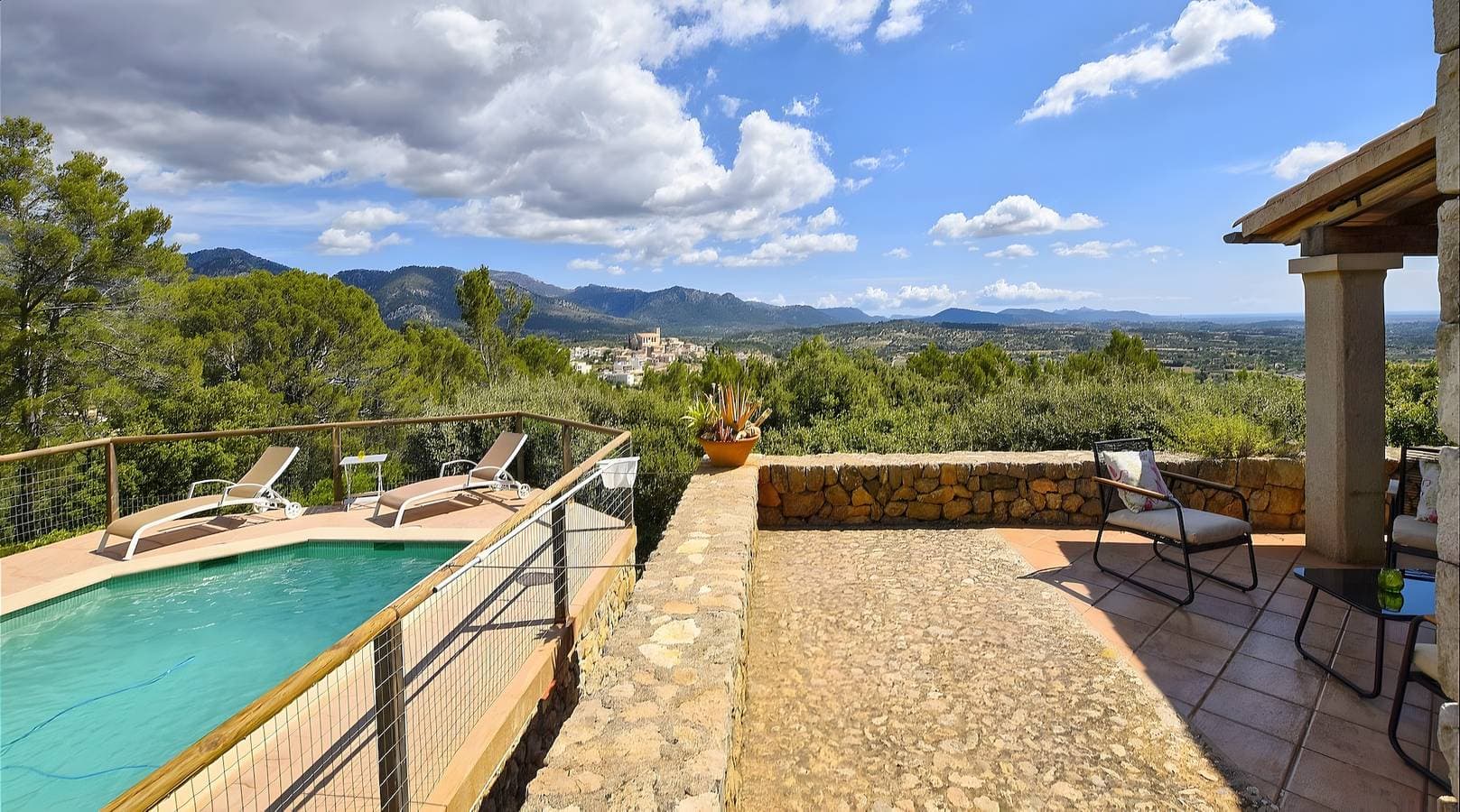 Foto 2 von 26: Villa 'Sa Garriga De Can Barratot' mit Bergblick, WLAN und Klimaanlage