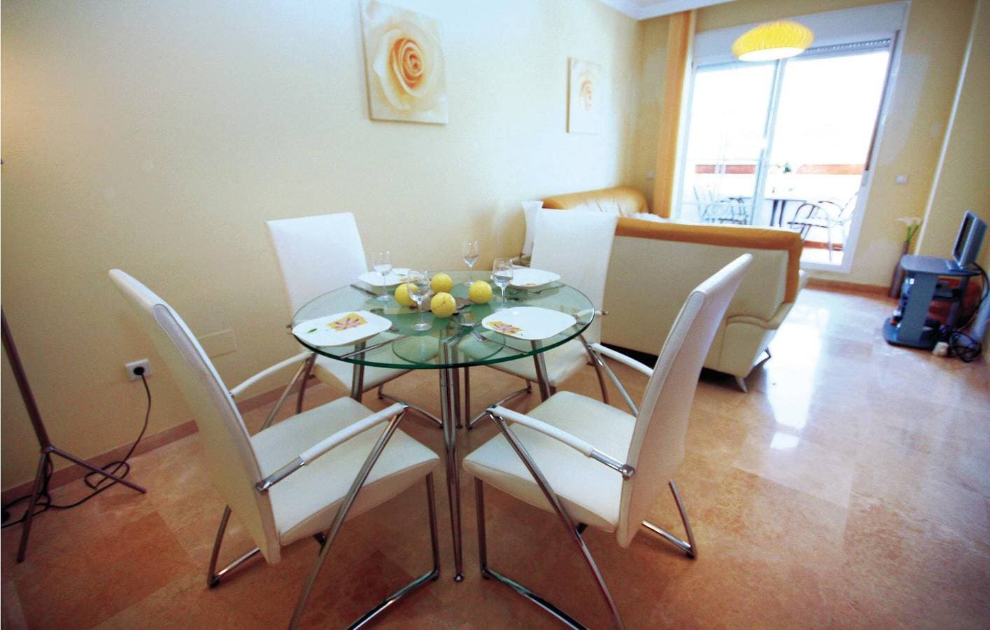 Foto 2 von 14: Apartment mit Poolterrasse: 2,5 km zum Bil Bil Strand