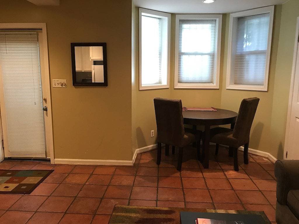 Foto 13 von 15: Charmante englische Kellerwohnung im historischen Dupont Circle