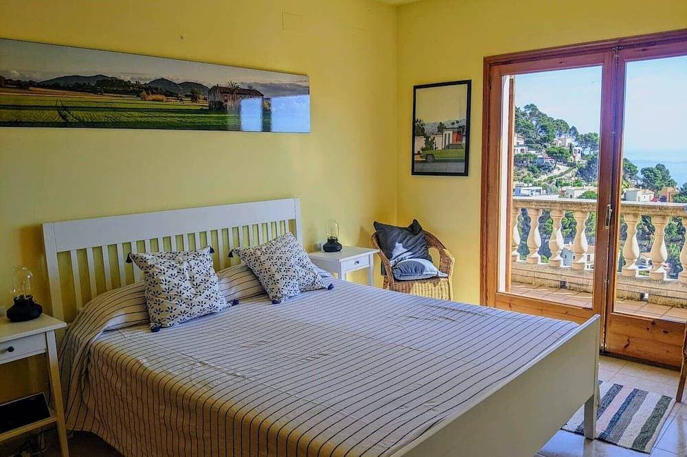 Foto 2 von 27: Geräumige Villa mit Pool, Whirlpool und atemberaubender Lage am Mittelmeer