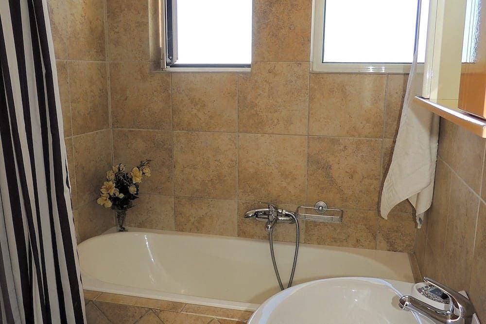 Foto 9 von 30: Schöne Villa mit 40m2 Pool mit römischer Treppe und einen Panoramablick auf das Meer