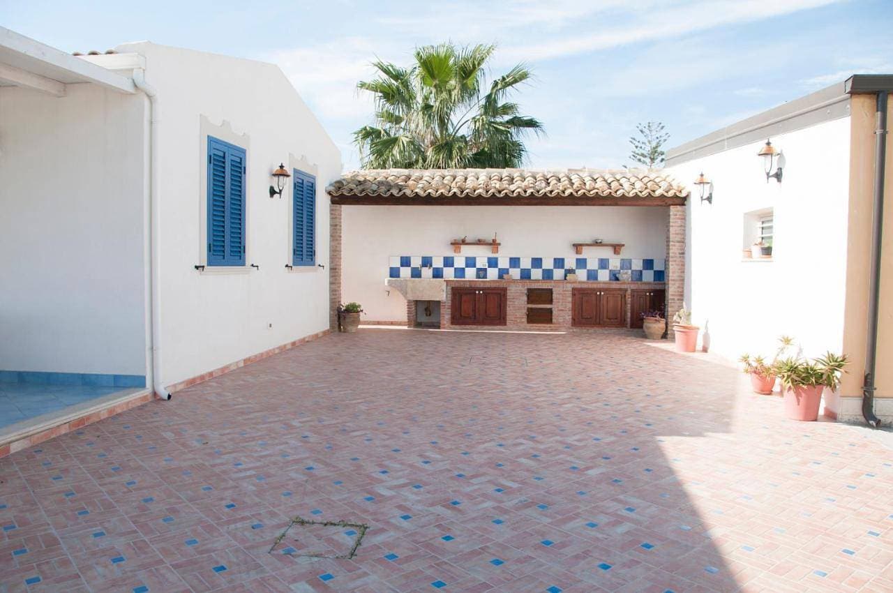 Foto 6 von 52: Three-Bedroom House