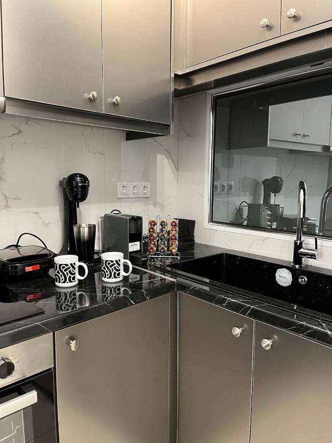 Foto 5 von 12: Two-Bedroom Apartment with City View