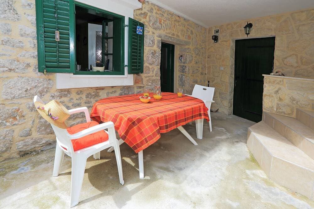 Foto 8 von 9: Bibinje, Haus am Meer