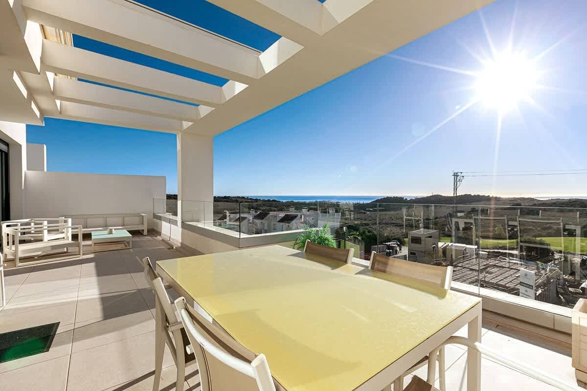 Foto 3 von 57: Duplex Penthouse with Sea Views, Steps to Golf