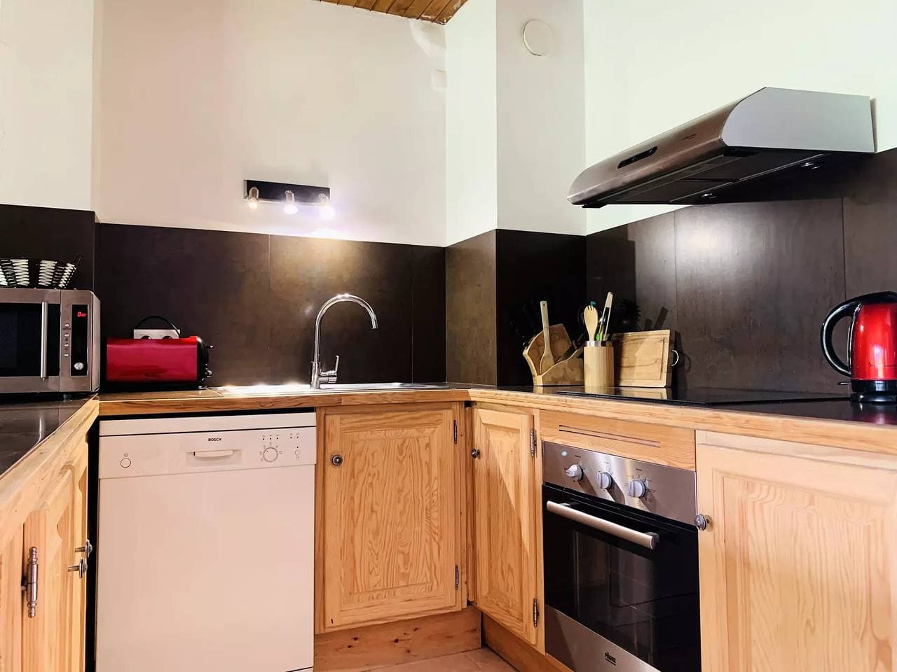 Foto 3 von 14: Schöne renovierte Wohnung, 2 Schlafzimmer, 2 Badezimmer, 58m2