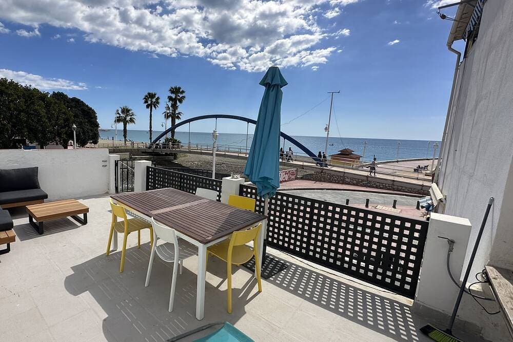 Ronnies Beach House, schönes Haus mit 2 Schlafzimmern und einem großen Dach mit herrlichem Meerblick 1