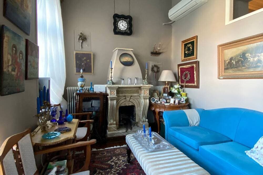 Foto 9 von 30: Seaside neoclassical property in Vaporia Ermoupoli