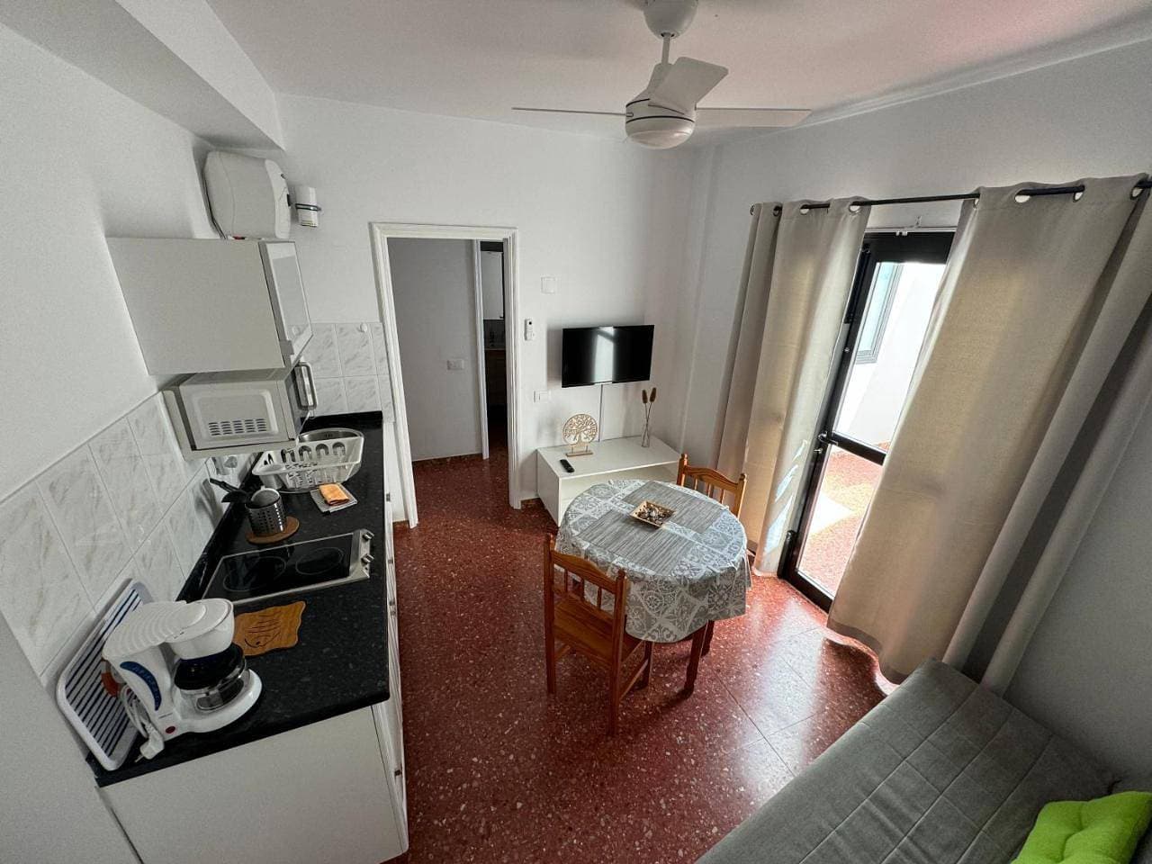 Foto 7 von 18: One-Bedroom Apartment