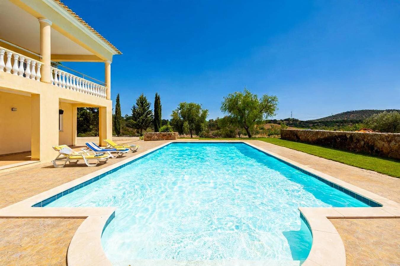 Foto 2 von 33: Villa für 8 Personen mit Balkon