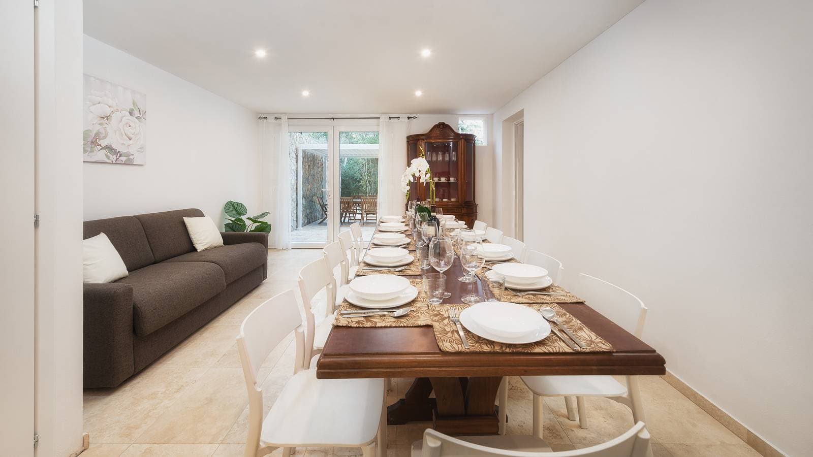 Foto 12 von 50: Villa für 12 Personen mit Garten