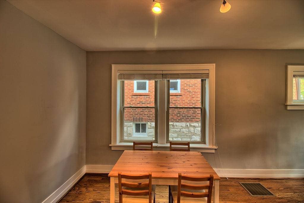 Foto 12 von 18: Elegant Minimalist Gem w/ Private backyard, W/D