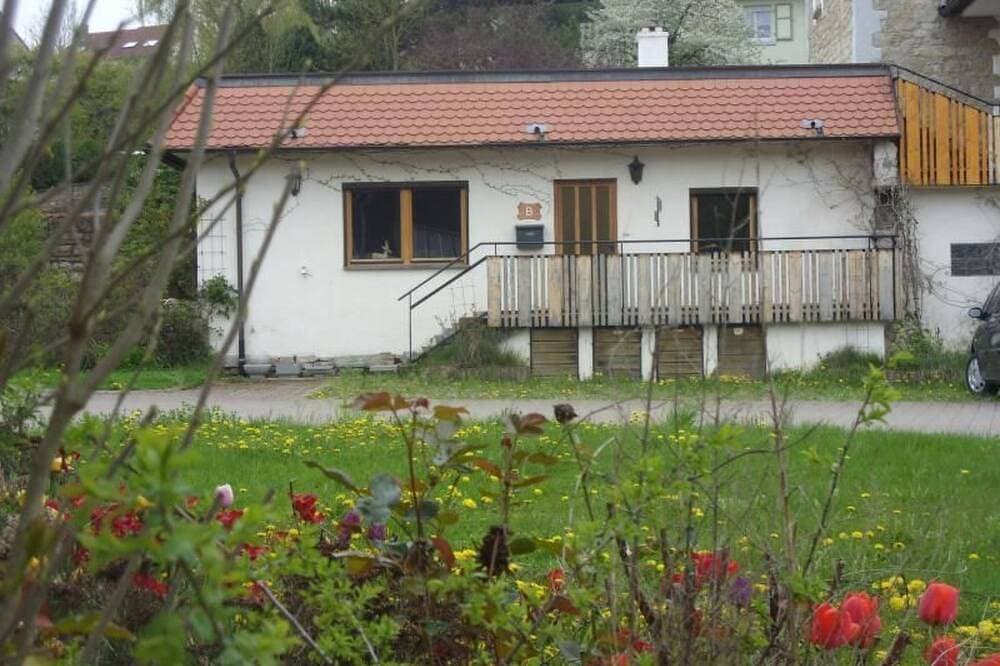 Foto 7 von 13: Mit Terrasse und Parkplatz