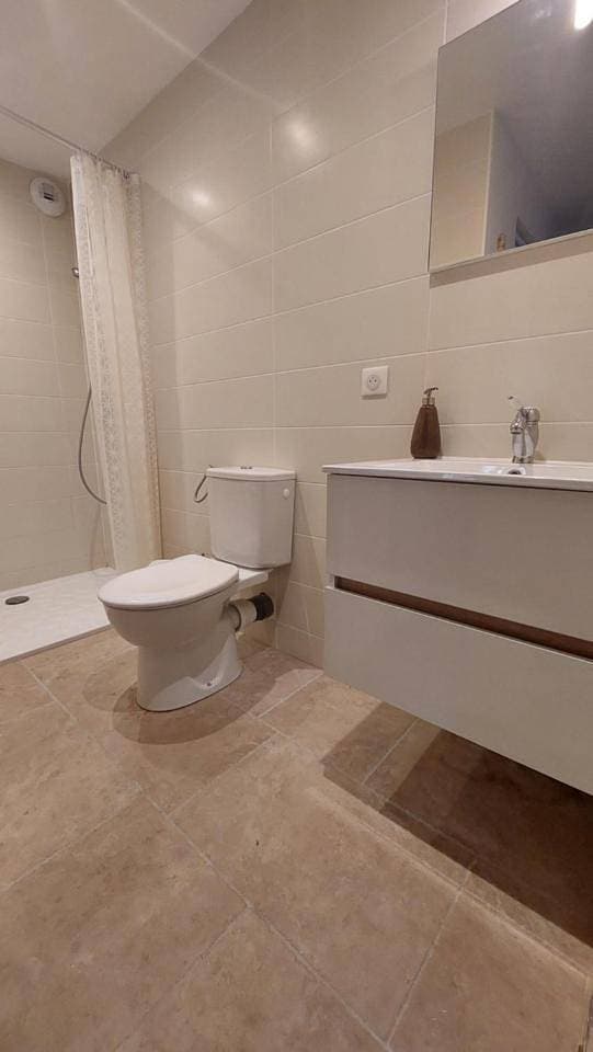 Foto 7 von 8: Double Room with Private Bathroom