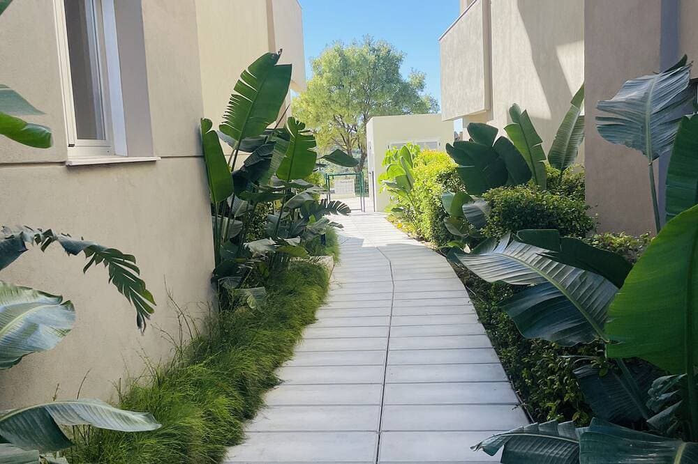 Foto 8 von 30: Modern 2 bed ground floor apartment in peaceful resort near Estepona Golf