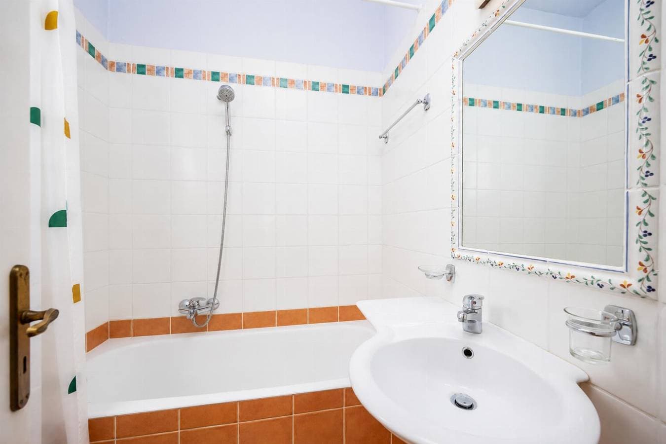 Foto 12 von 27: Villa für 6 Personen mit Balkon