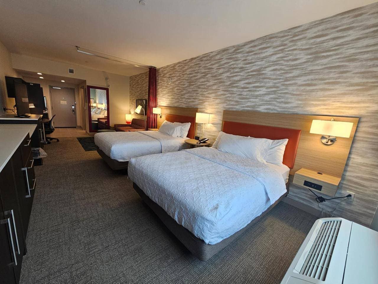Foto 9 von 12: Studio Suite with Two Queen Beds