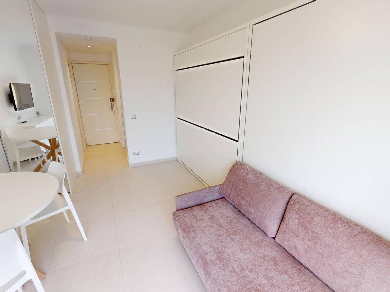 Foto 5 von 19: Modernes Studio mit Klimaanlage, Balkon und Meerblick