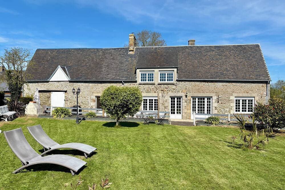 My Little Farmhouse: A Quiet Family Home with an Enclosed Garden - 1.5 km from the sea 🌊 1