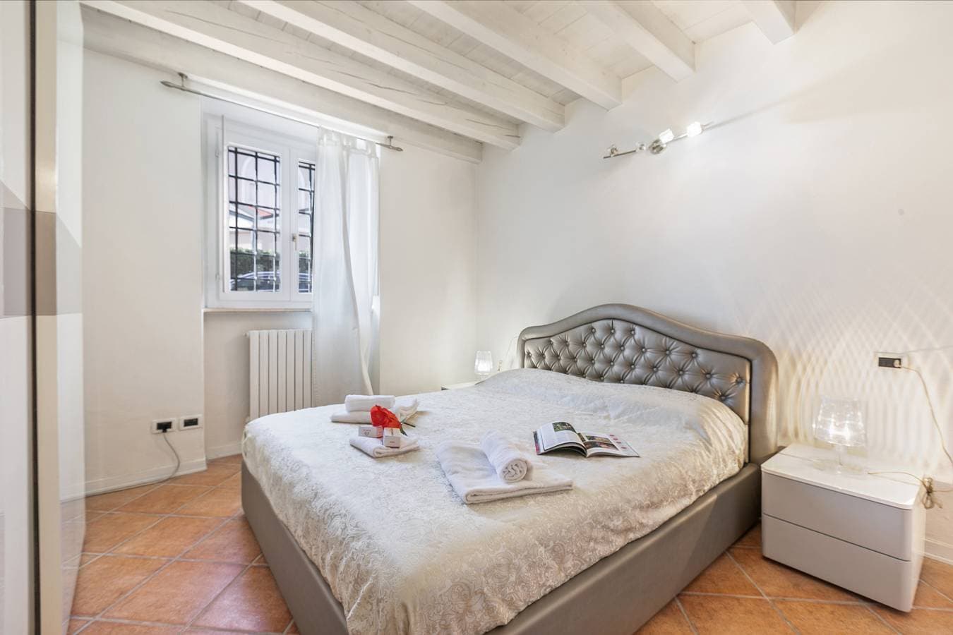 Foto 6 von 27: Magnolia House: Sirmione Apt for 4 with Shared Pool