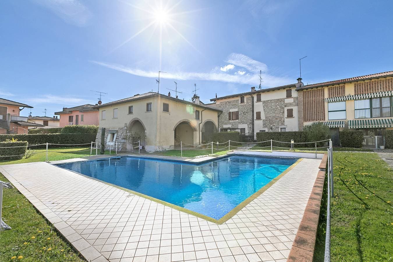 Magnolia House: Sirmione Apt for 4 with Shared Pool 1