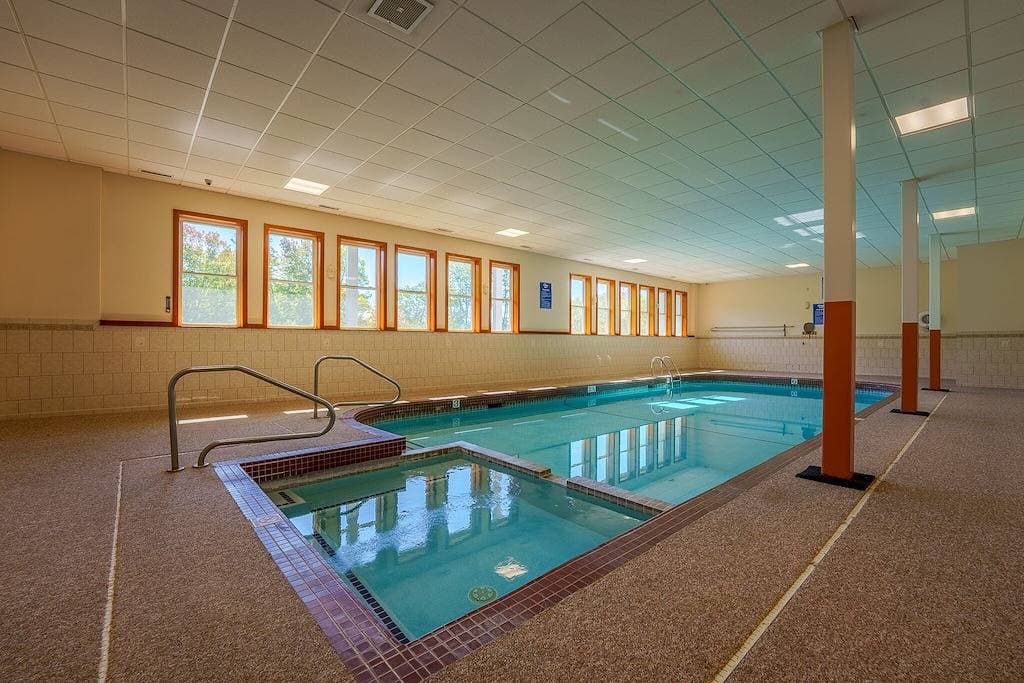 Foto 7 von 33: Loon Resort Condo: Pool & Hot Tub
