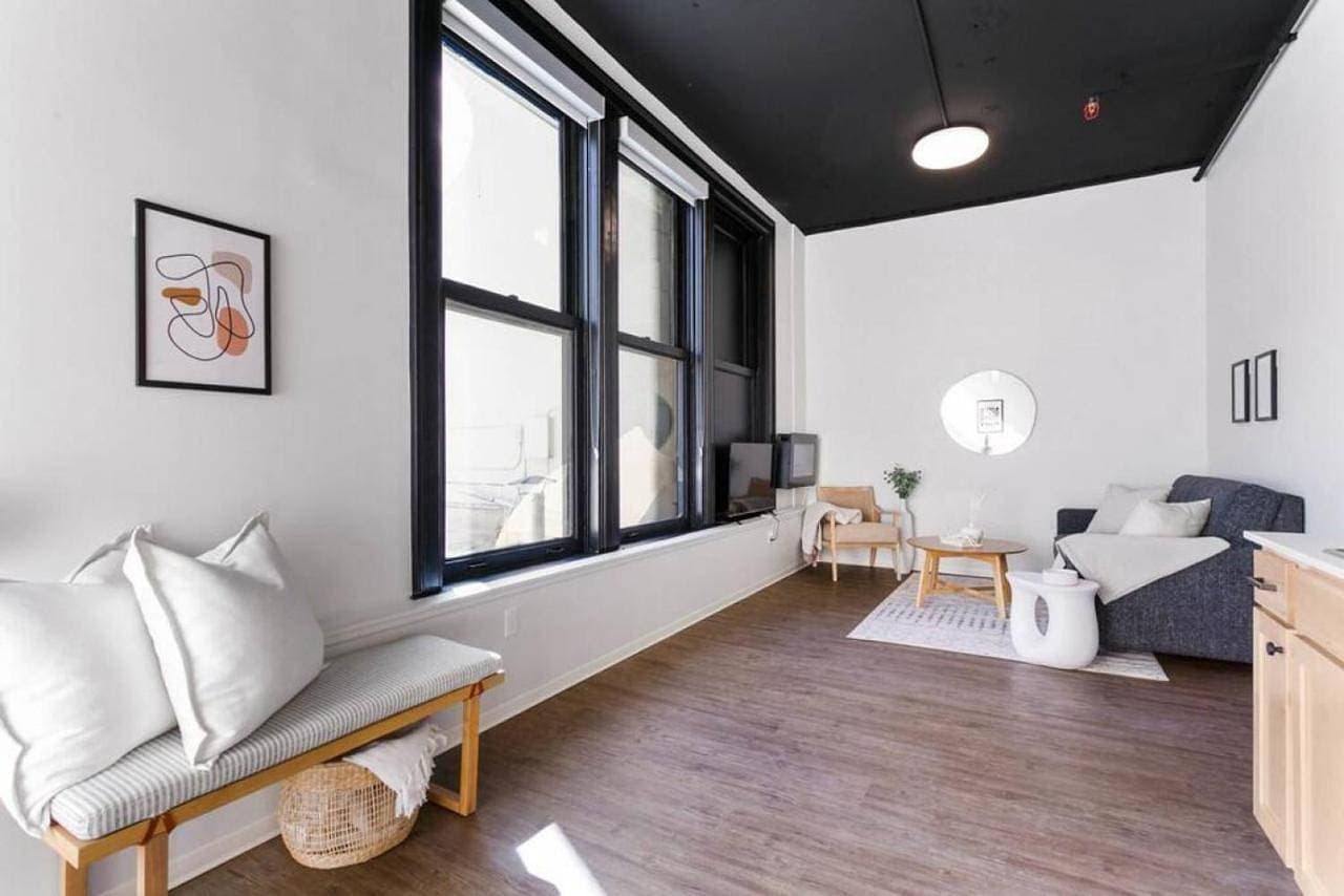Cozy Downtown Loft Walk to Riverfront Park 209 1