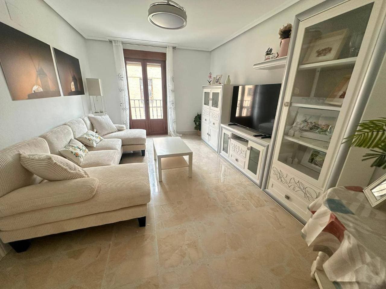 Foto 7 von 22: Three-Bedroom House