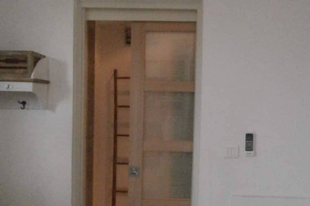 Foto 13 von 27: Schönes Studio, Ferienhaus direkt am Wasser auf der Halbinsel Hyeres - Giens