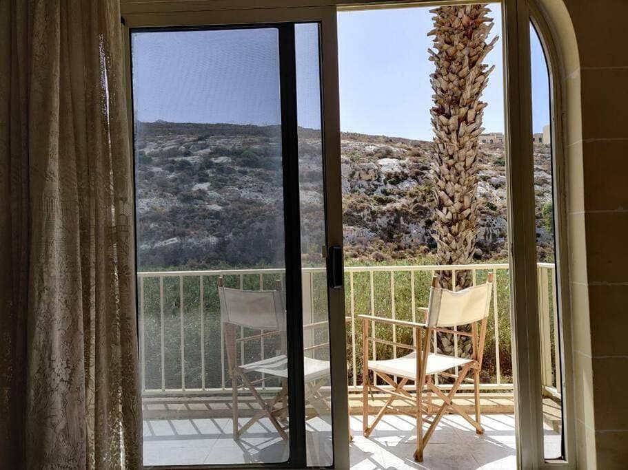 Spacious Apt Xlendi with views & Acs using a coin meter 1