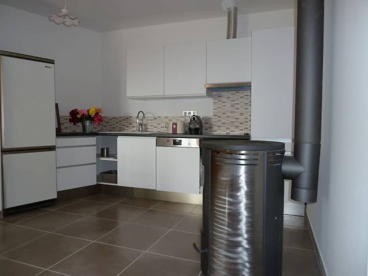 Foto 5 von 21: Apartment 'La Roseraie Des Côtes' mit privatem Pool, Garten und WLAN