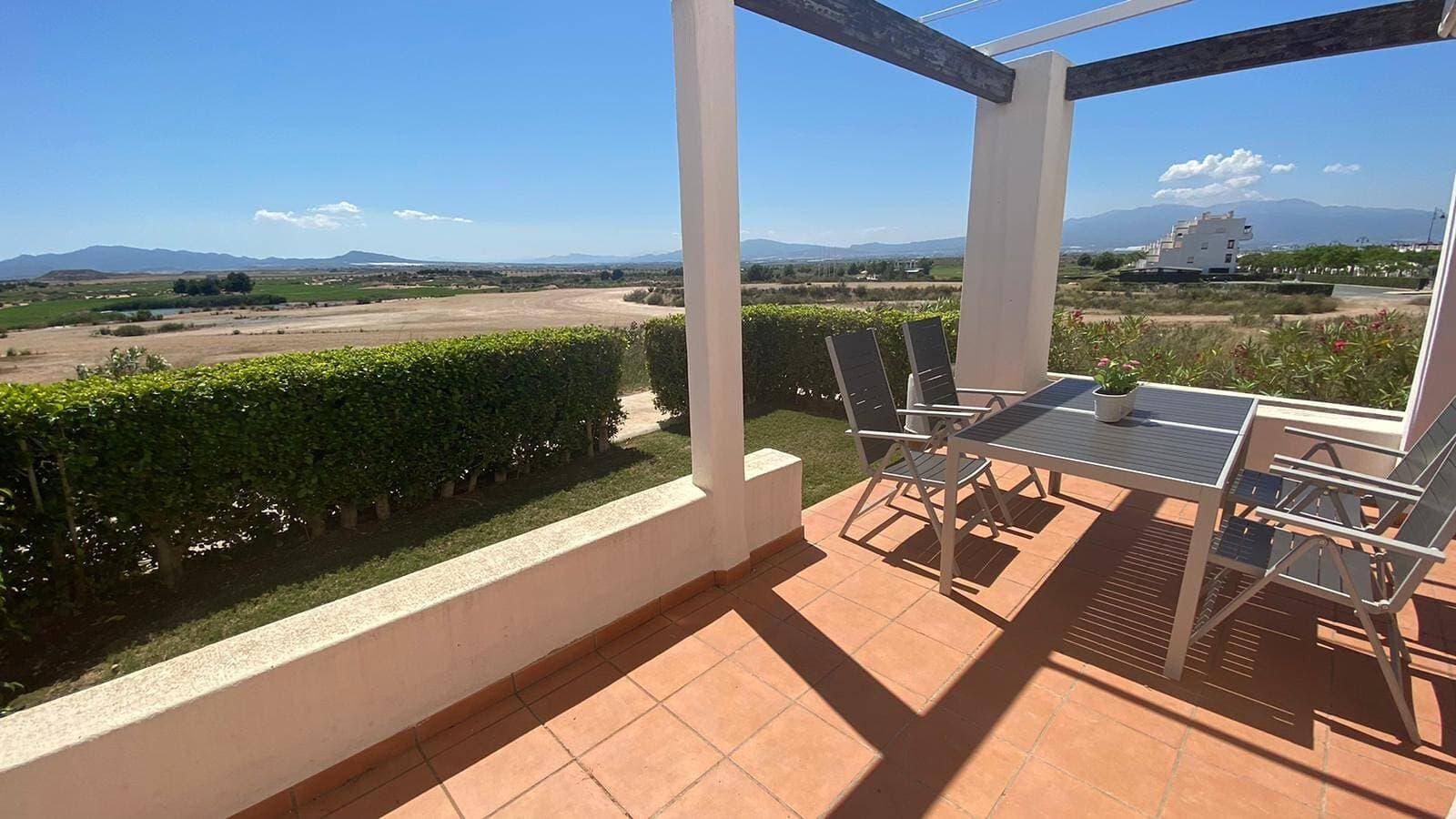 Foto 6 von 29: Apartment 'Luxus mit herrlicher Aussicht' mit Bergblick, Pool, Terrasse & Garten