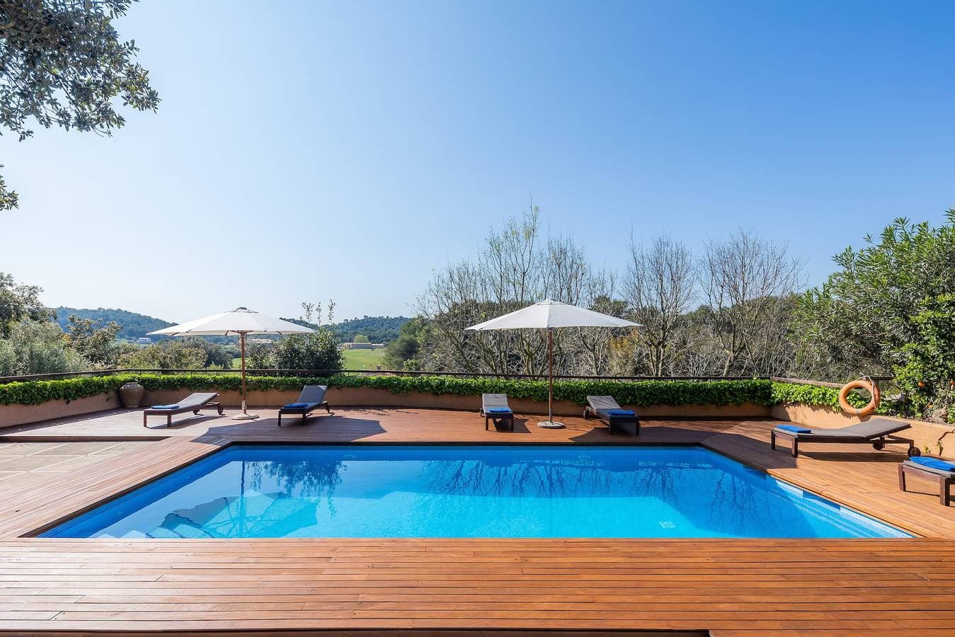 Foto 3 von 47: Charmantes Landhaus mit großem Garten mit Bergblick, Pool, WLAN und Terrassen