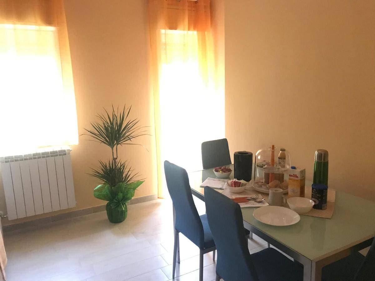 Foto 4 von 12: King Room with Balcony