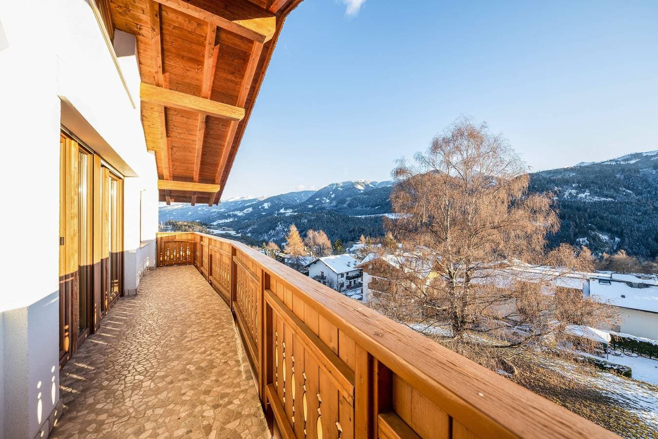 Foto 3 von 35: Ferienwohnung „La Pratolina Attico“ mit Bergblick und Balkon
