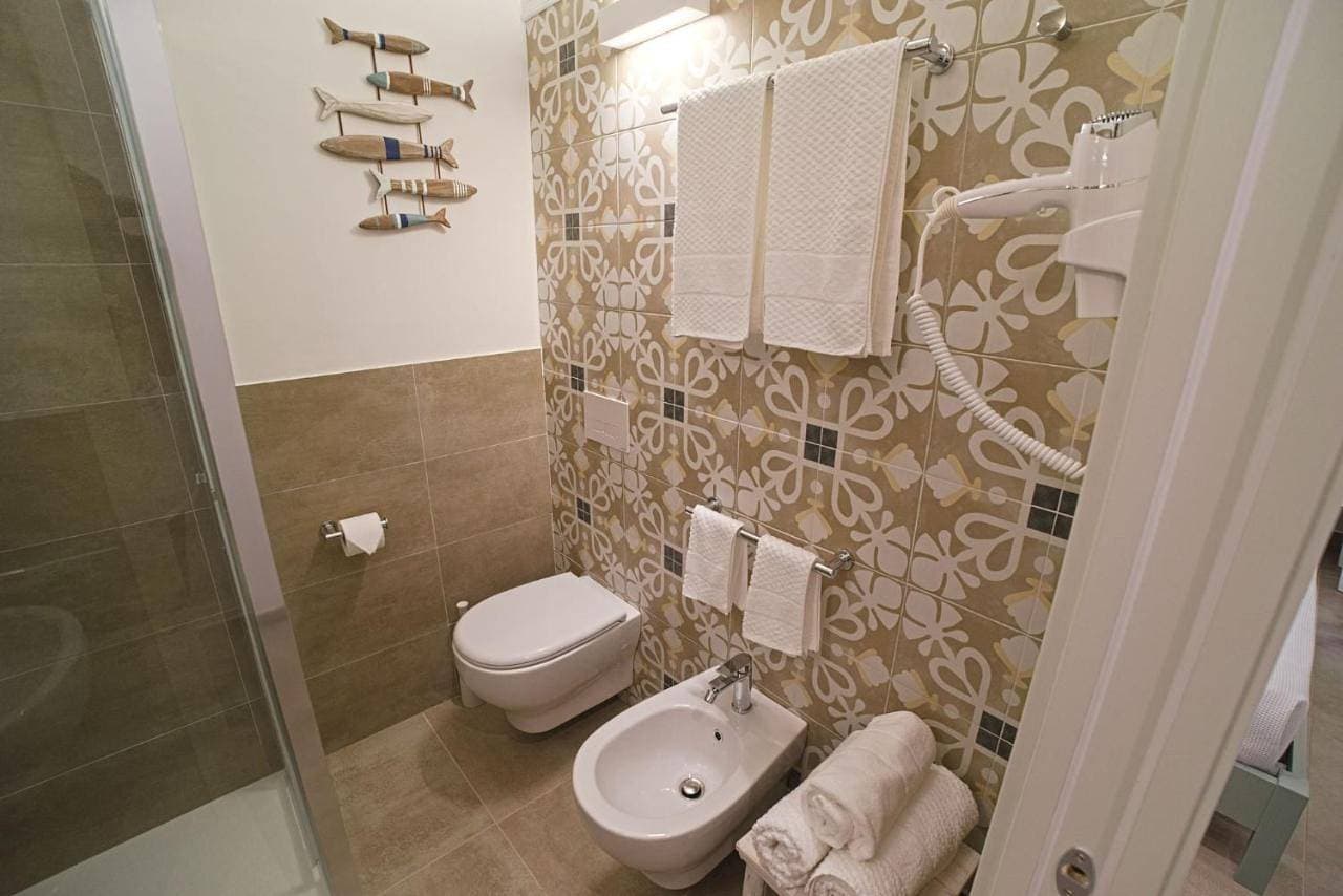 Foto 9 von 9: Double Room with Private Bathroom