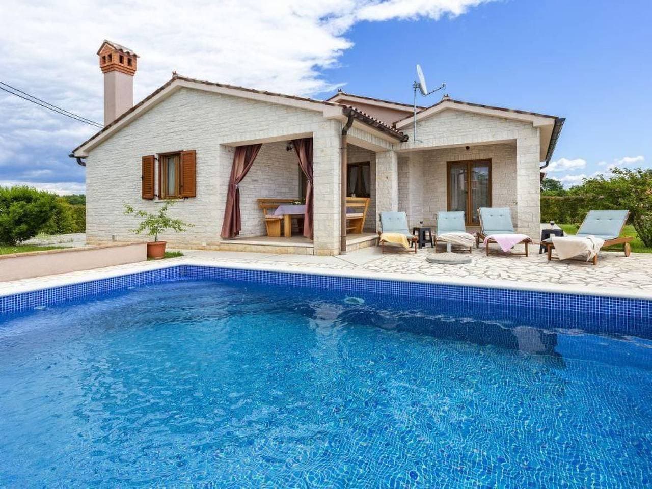 Foto 3 von 29: "Villa Mirela" mit Terrasse