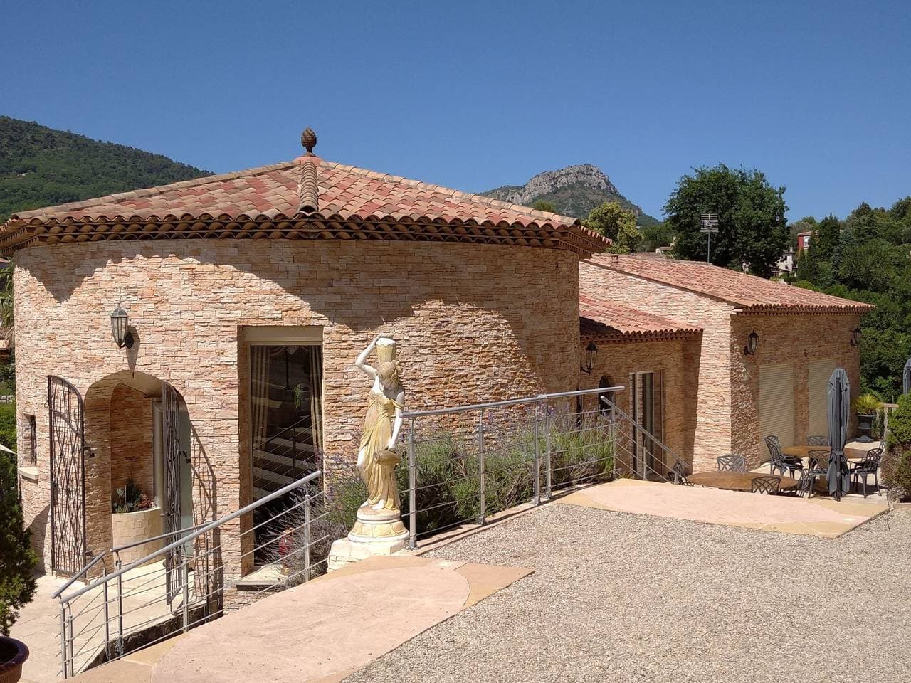Foto 5 von 50: "Villa Sculpture" mit Terrasse