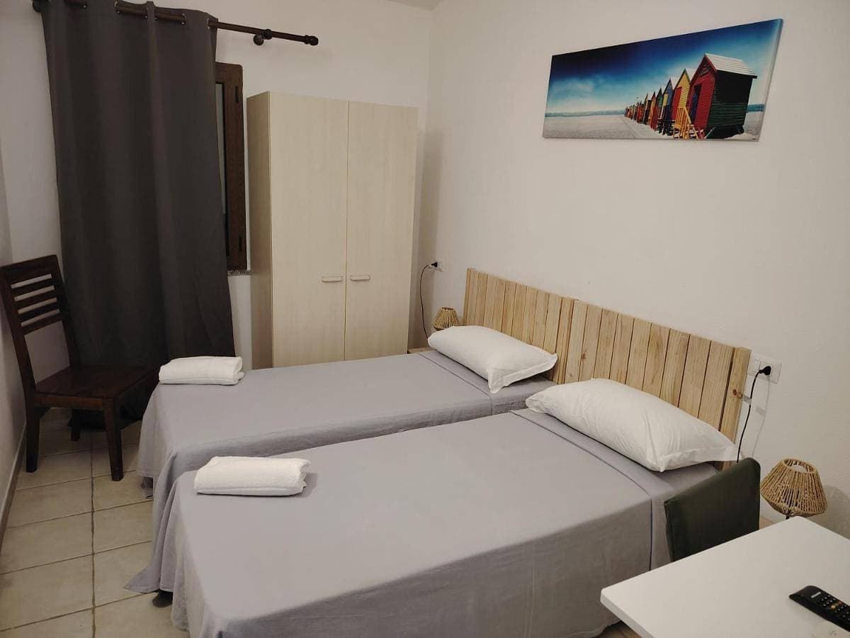 Foto 5 von 8: King Room with Roll-In Shower - Disability Access
