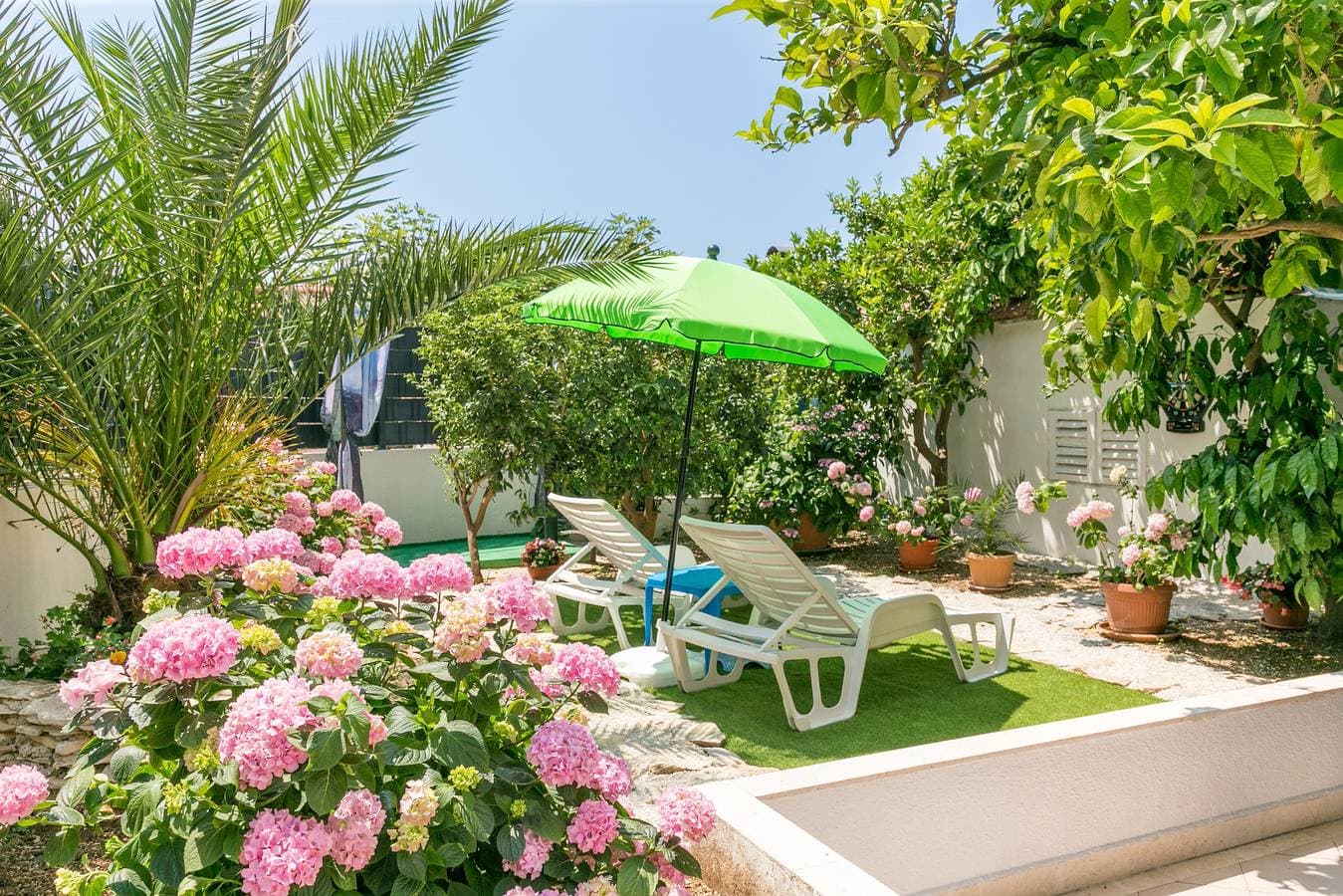 2-Zimmer-Ferienwohnung mit Terrasse und Meerblick Okrug Donji (Ciovo) A-11144-a 1