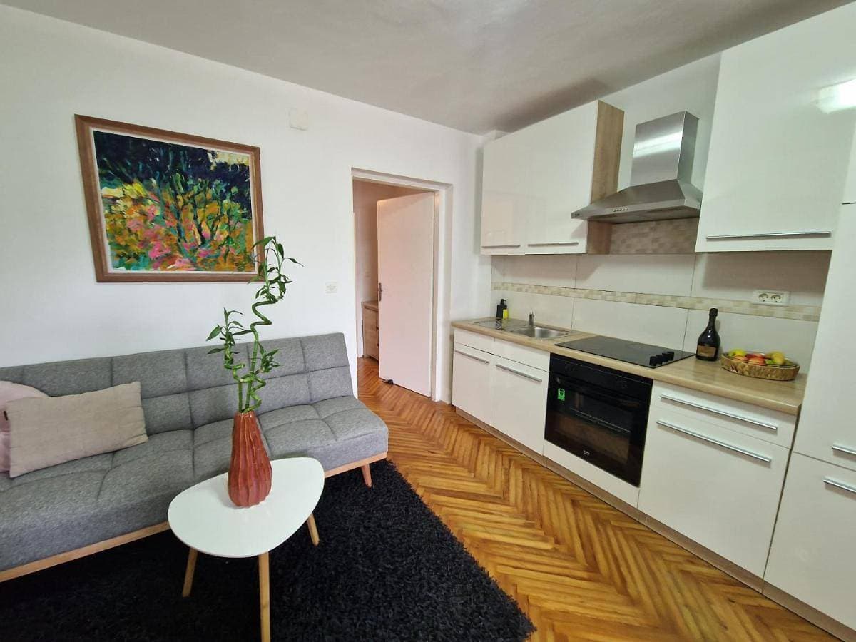 Apartment LavLi 1