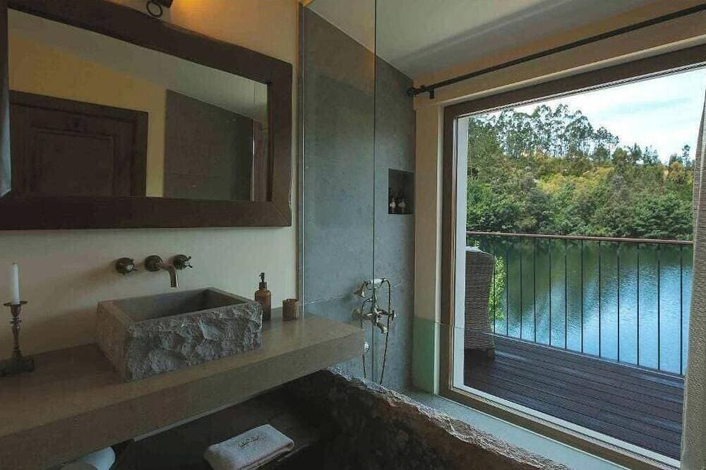 Foto 4 von 19: Jacques de Molay Suite with balcony and river view