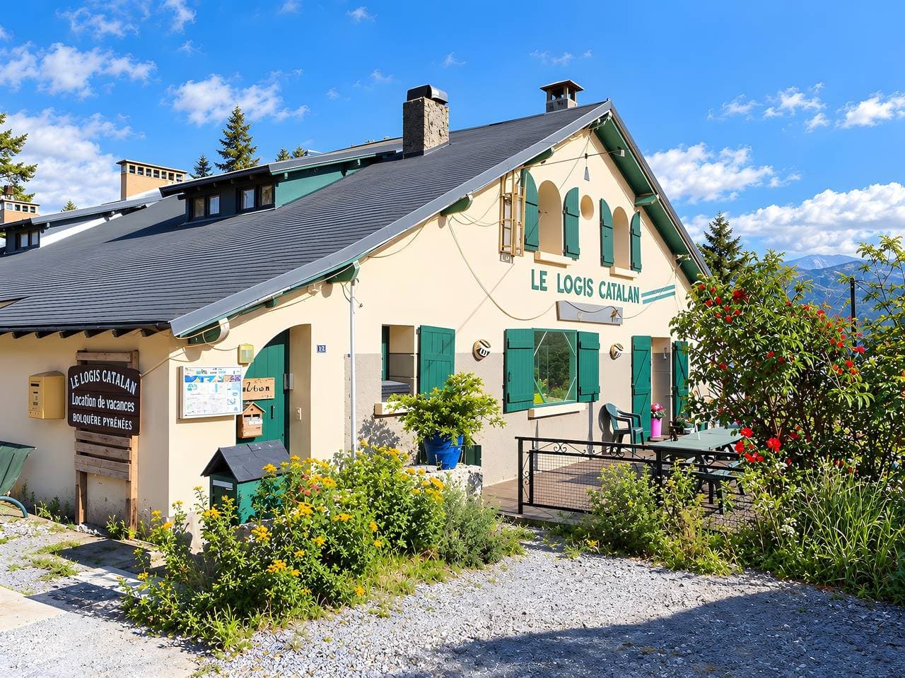 Foto 2 von 17: Ferienhaus 'Chambre Pour 3 Au RDChaussée' mit Bergblick, Gemeinschaftsterrasse & WLAN