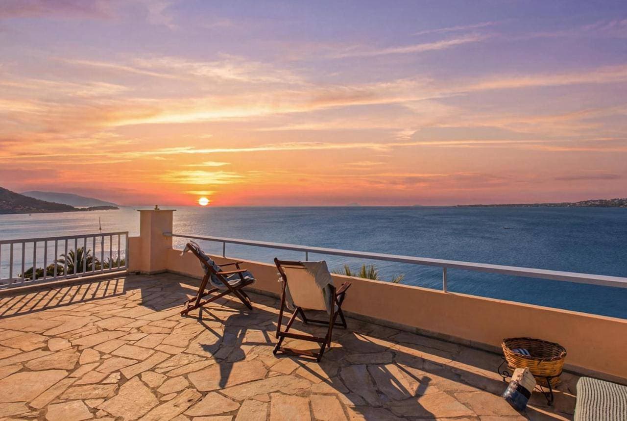 Stunning studio with panoramic sea views & sunset 1