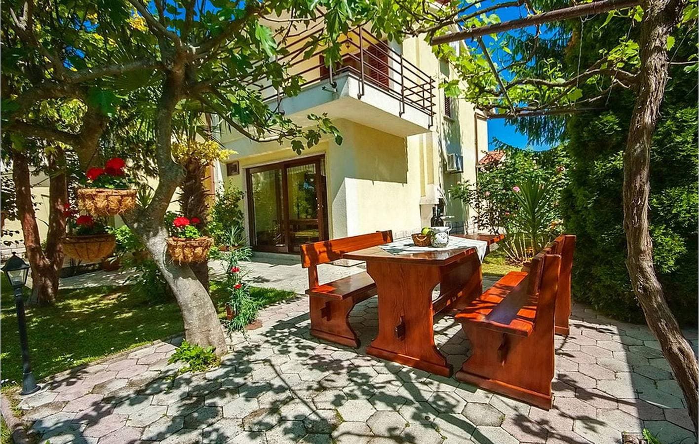 Charmante 2-Zimmer-Wohnung mit Terrasse in der Nähe von Labin und Restaurants 1