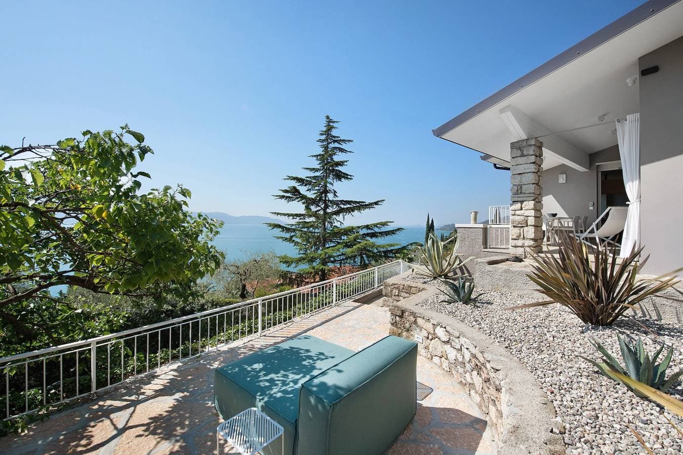Foto 8 von 20: Haustierfreundliche Ferienwohnung Villa Gargnano mit Seeblick und Garten
