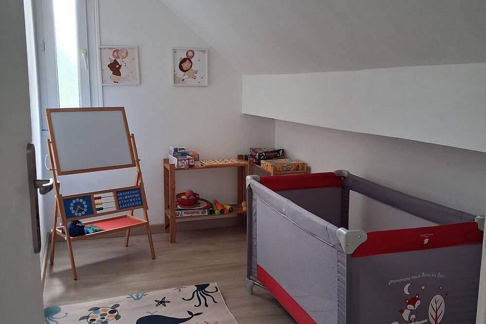 Foto 10 von 17: Renovated house with terrace next to the owners