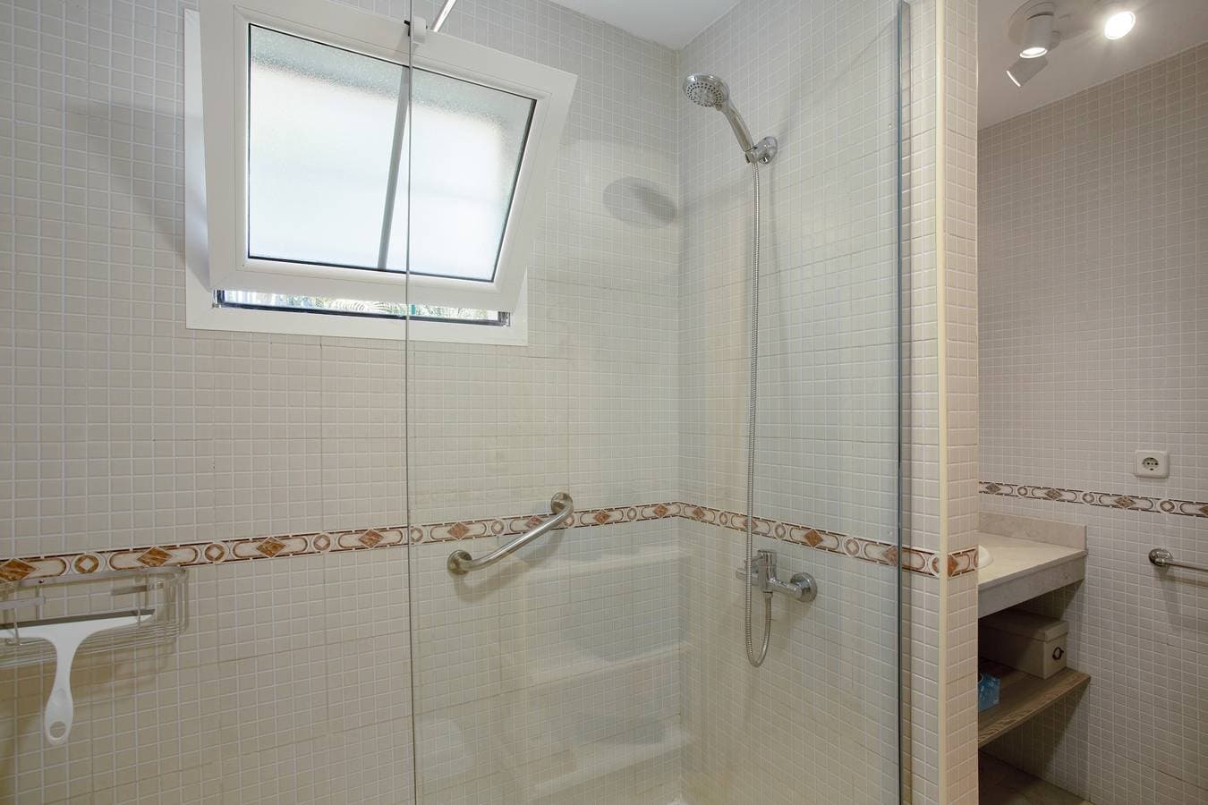 Foto 12 von 25: Ferienwohnung 'Mangueros Suite 18 Puerto de Mogán' mit Bergblick und Gemeinschaftspool
