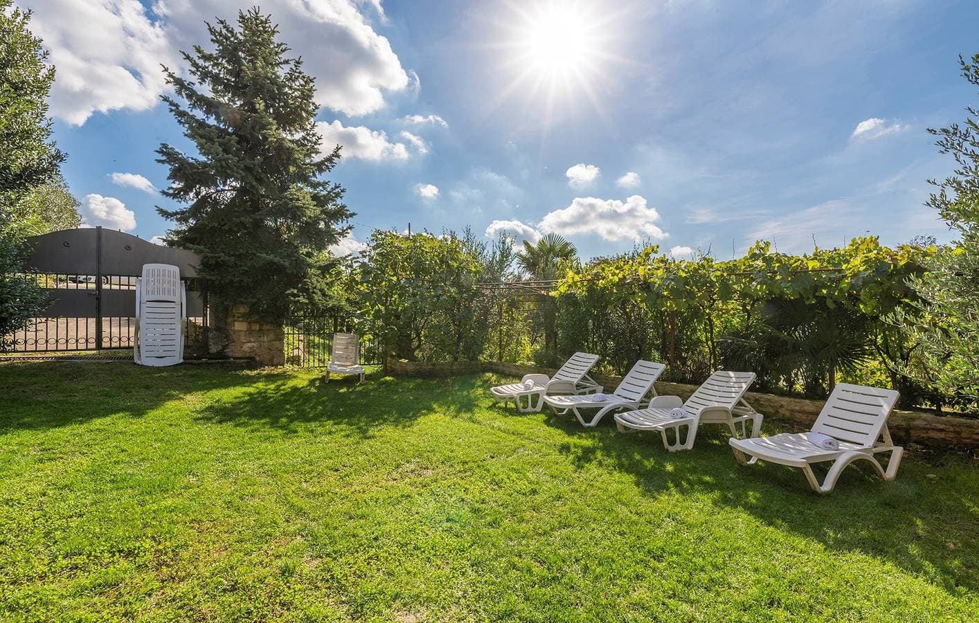 Foto 11 von 31: Ferienwohnung Peresiji Aua mit Pool